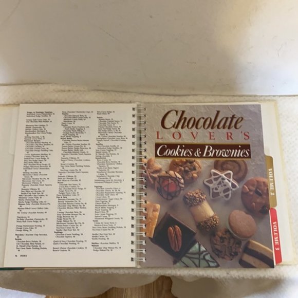 Vintage 1989 Treasury Of Chocolate Hershey's Cookbook - Picture 5 of 11